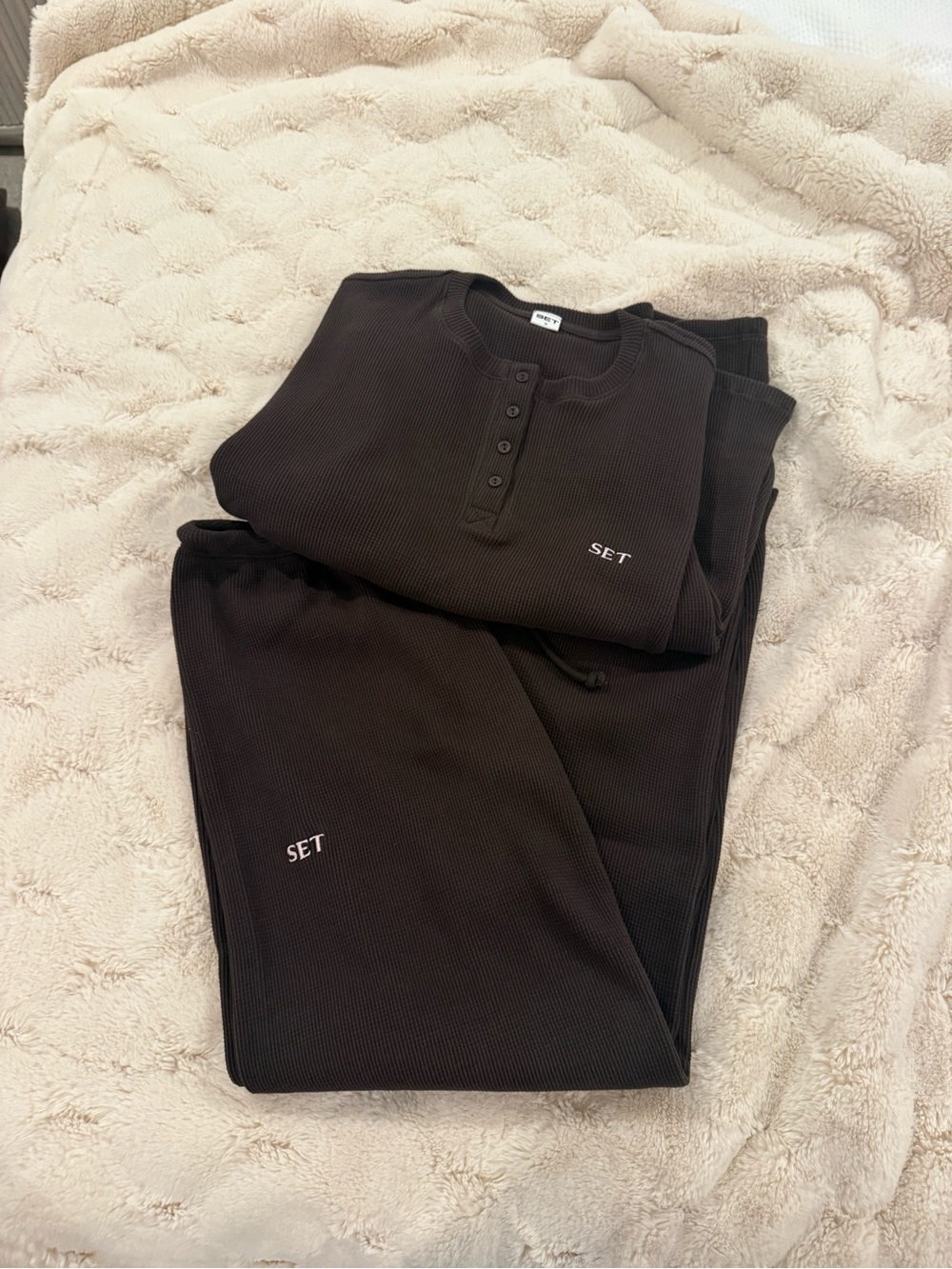 SET Active Black Ribbed Crew Henley Sweater Set